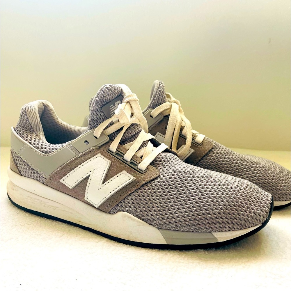 New Balance mens size 9